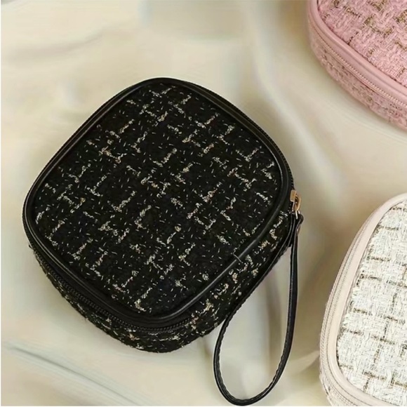 Tweed Wristlet Cosmetic Bag -Boutique-New! LAST ONE 🌶️ - Picture 5 of 9